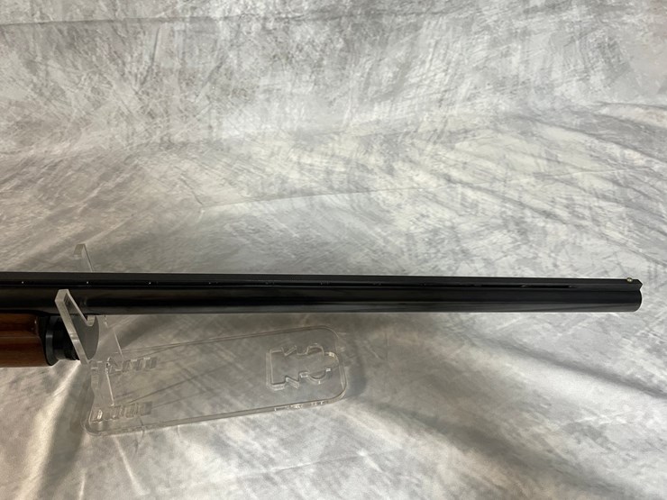#3761-•-browning-light-12-12-gauge-semi-auto-shotgun,-sn:-41213-(arcadia,-wi)-image-10