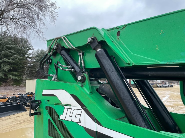 2014-sky-trak-6042-image-24