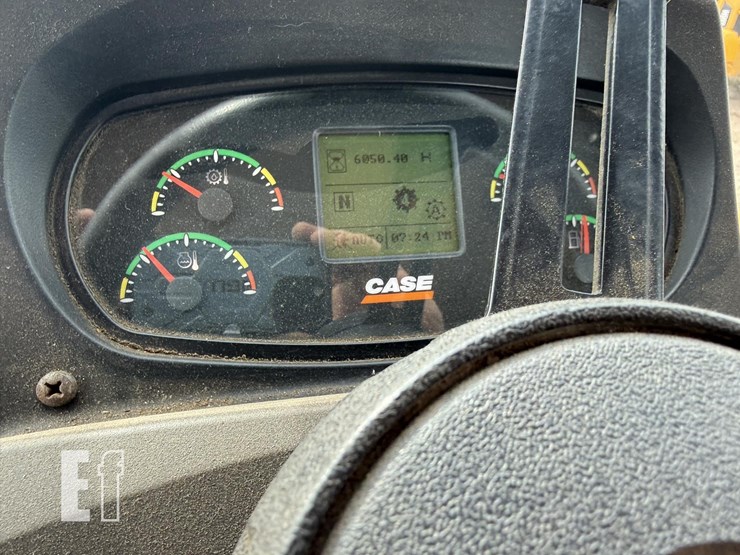 2010-case-721e-image-29