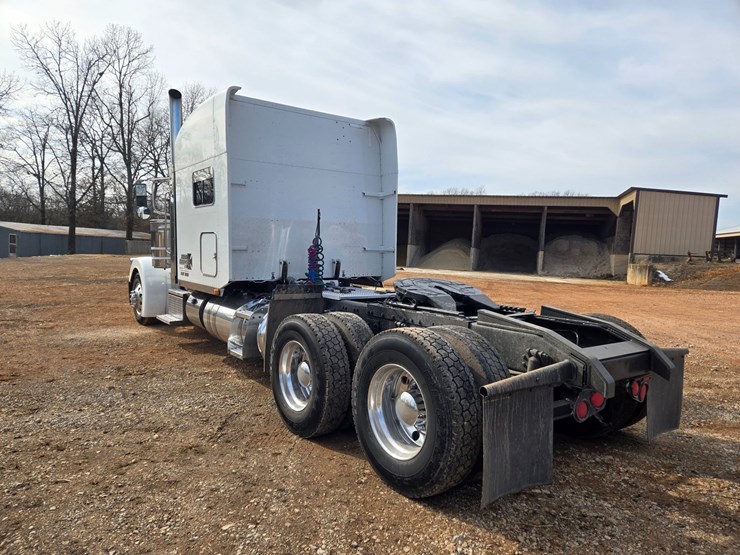 2014-peterbilt-389-image-14