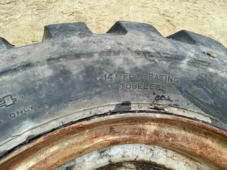 #7542-•-galaxy-brand-telehandler-tire-on-rim-image-10