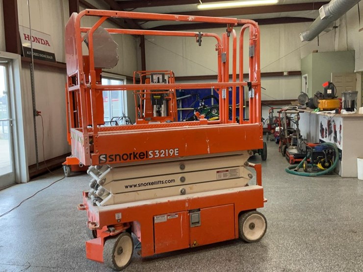 #433-•-2023-snorkel-19'-scissor-lift-image-4