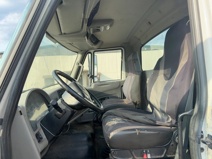 2015-international-8600-image-23