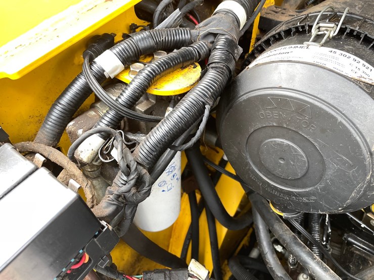 2013-gehl-rt210-image-11