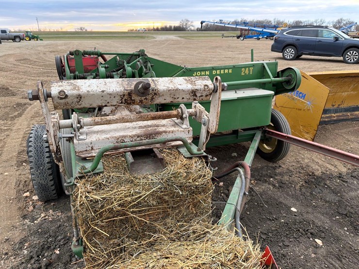 john-deere-24t-image-5