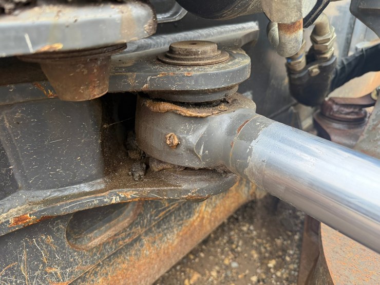 2016-case-1650m-image-18