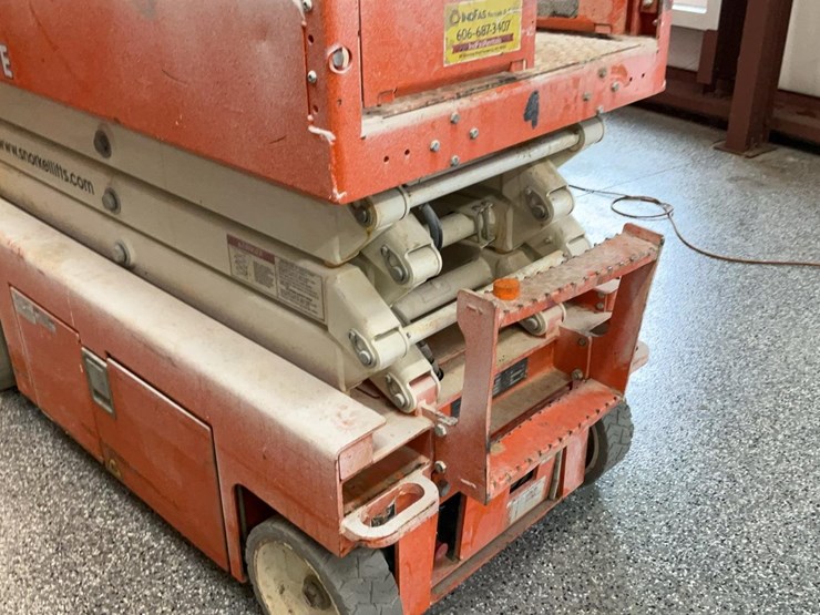 #411-•-2019-snorkel-19'-scissor-lift-image-20