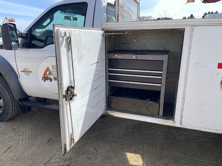 2011-ford-f550-image-38