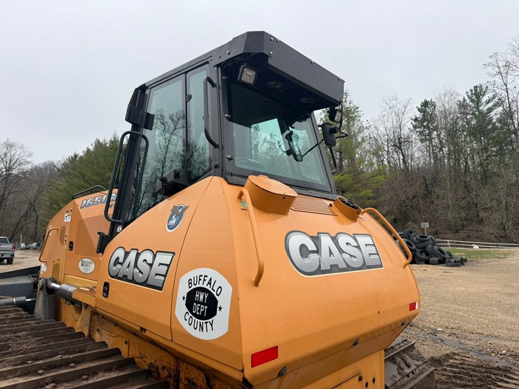 2016-case-1650m-image-45