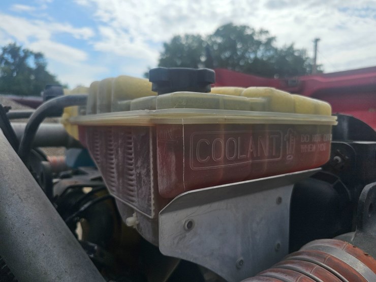 2012-peterbilt-384-image-73