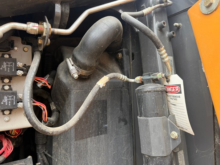 2016-case-1650m-image-49