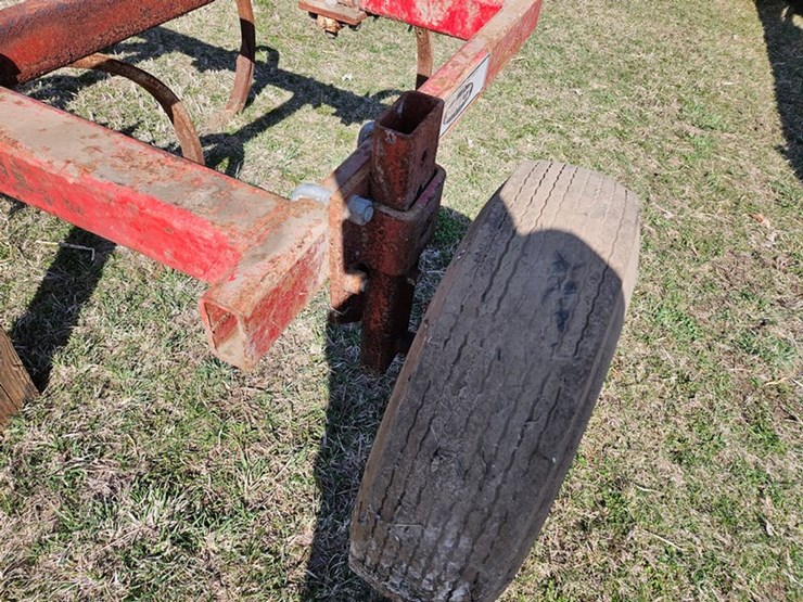 #529-•-schultz-7-shank-3pt-chisel-plow-image-16