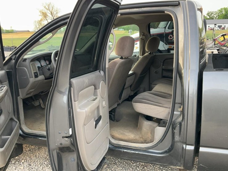 2004-dodge-2500-image-21