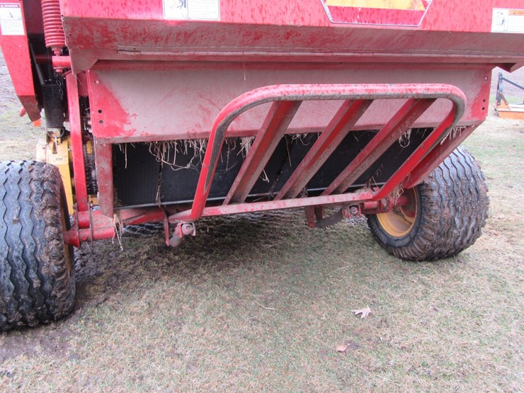 new-holland-br780-image-16