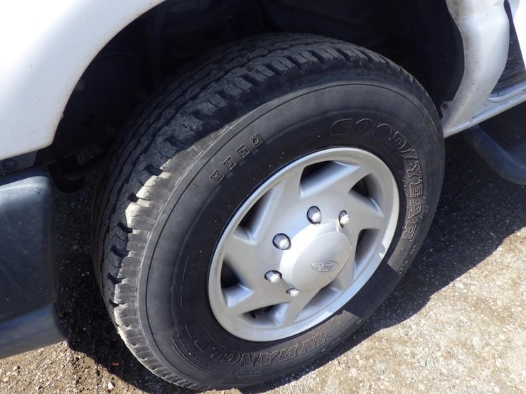 2011-ford-cargo-image-13