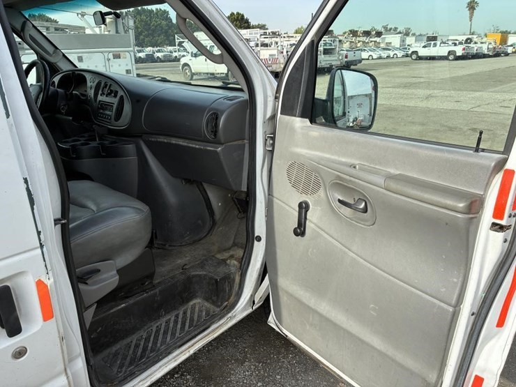 2008-ford-e350-image-13