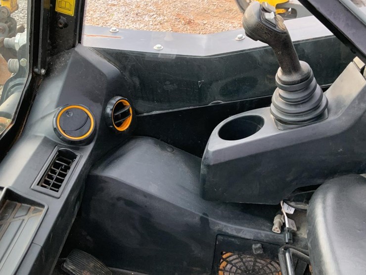 2022-jcb-215t-image-15