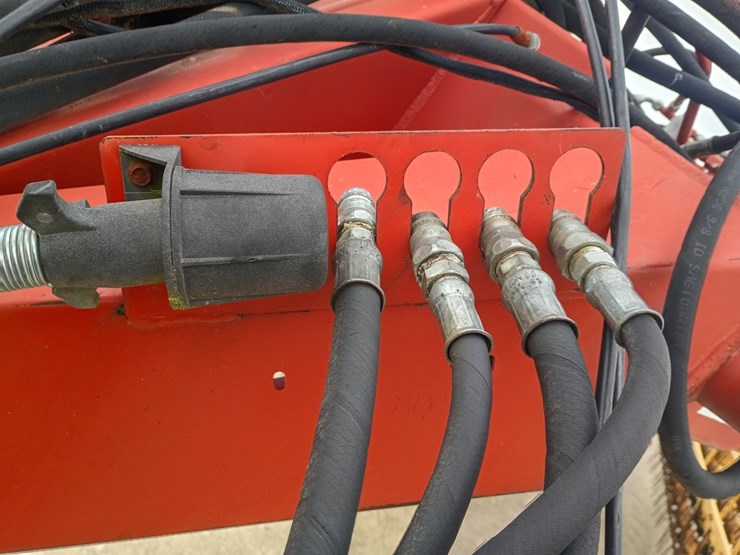 new-holland-216-image-10