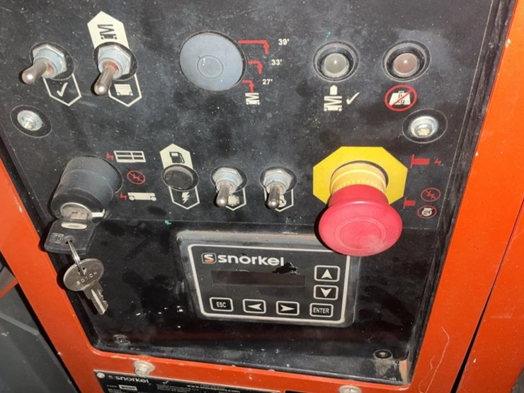 #401-•-snorkel-4wd-rough-terrain-27'-scissor-lift-image-11