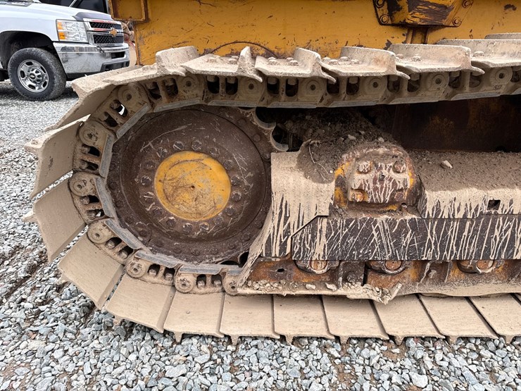 2005-deere-700j-xlt-image-49