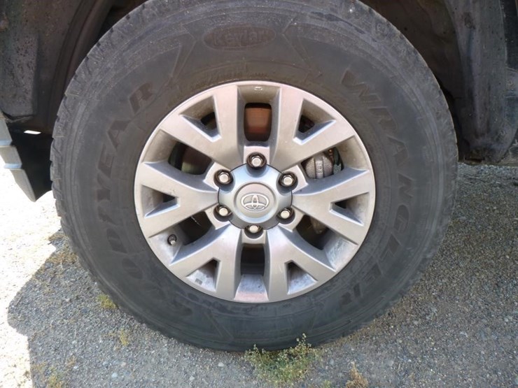 2018-toyota-tacoma-image-21