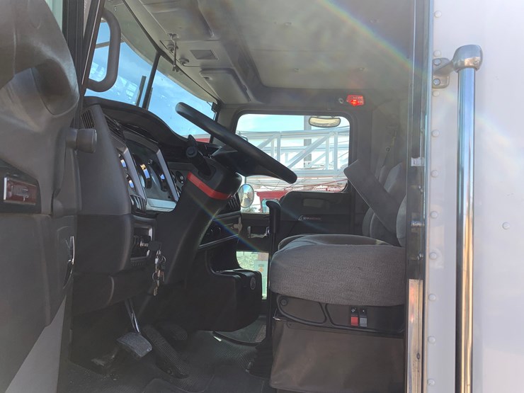 2024-kenworth-t800-image-17