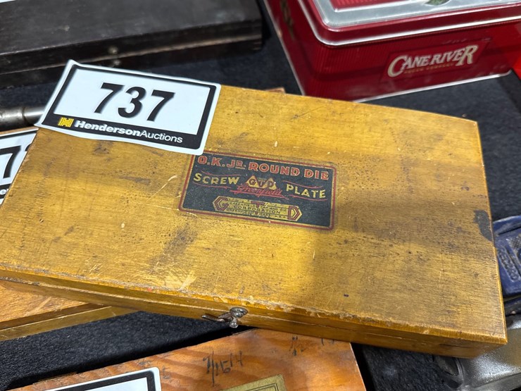 #737-•-set-of-tap-and-dies-image-4