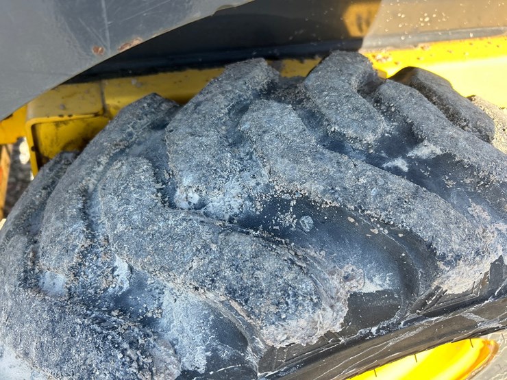 new-holland-l216-image-59