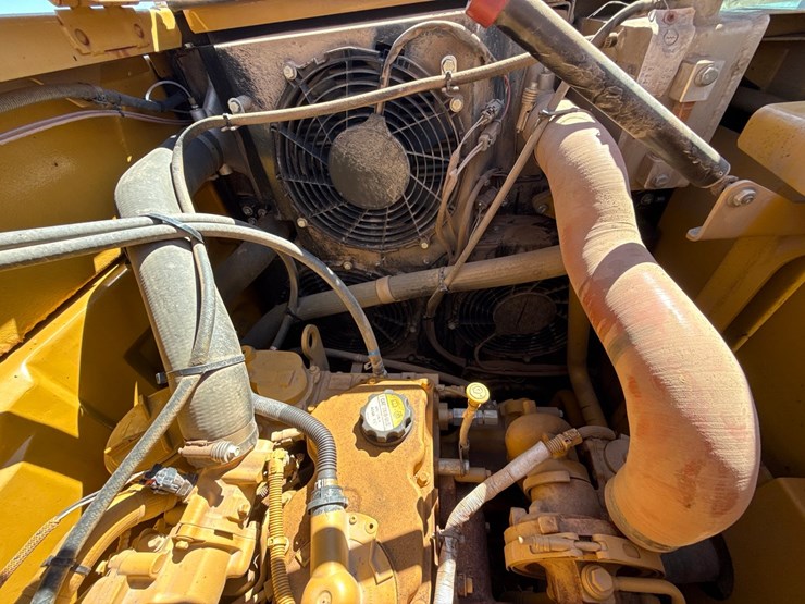 caterpillar-325-image-44