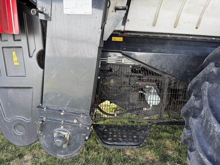 2014-case-ih-8230-image-21