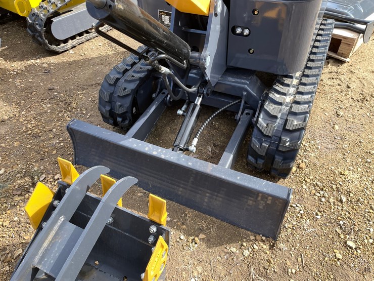 #900-•-landhonor-mini-excavator-image-13