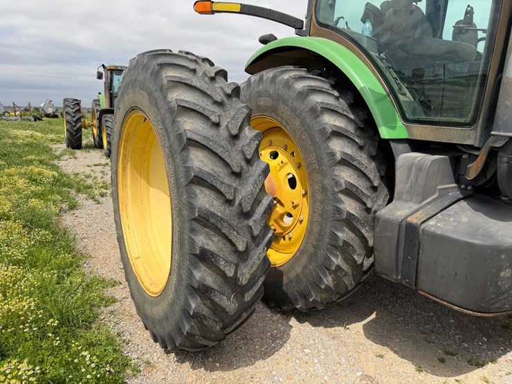 2010-john-deere-8270r-image-10