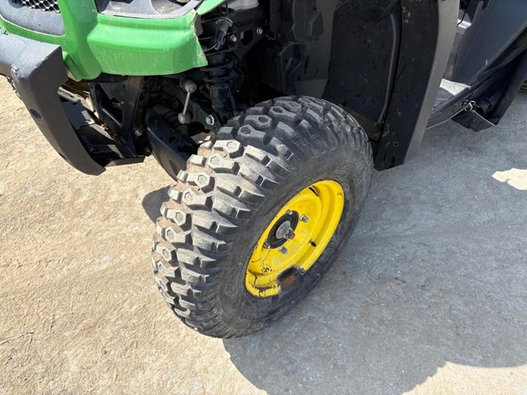 2022-john-deere-gator-image-10