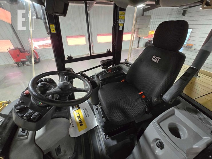 2022-caterpillar-920-image-14