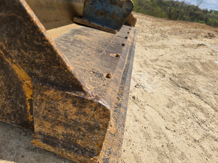 2005-caterpillar-420d-image-26