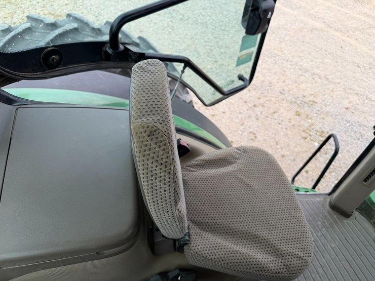 2012-john-deere-8285r-image-61