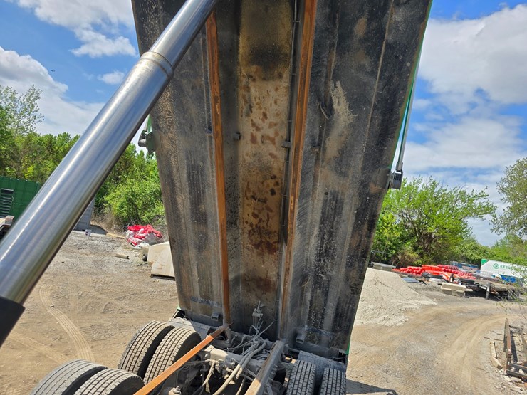 2017-peterbilt-348-image-124