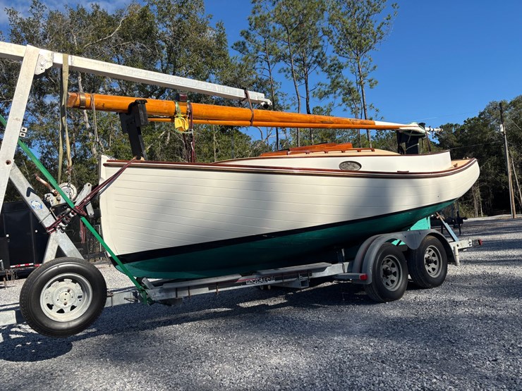 #9545-•-grimmalkin-–-18'-fenwick-williams-classic-wooden-catboat-w/-trailer-image-6