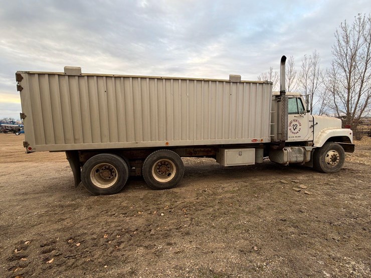 1979-international-f227-image-6