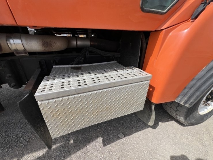 2007-sterling-l9500-image-29