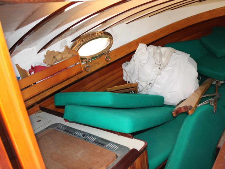 #9545-•-grimmalkin-–-18'-fenwick-williams-classic-wooden-catboat-w/-trailer-image-63