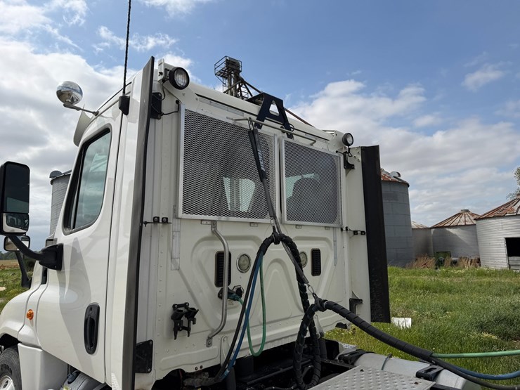 #45283-•-2016-freightliner-cascadia-daycab-truck-tractor-vin:-3akjgedv9gsgy4090-image-24