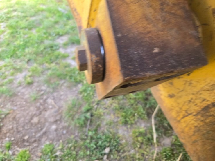 2014-caterpillar-953d-image-110