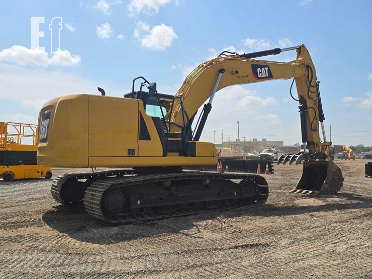 2019-caterpillar-320-image-3