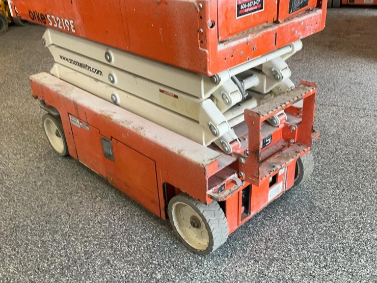 #408-•-2017-snorkel-19'-scissor-lift-image-23