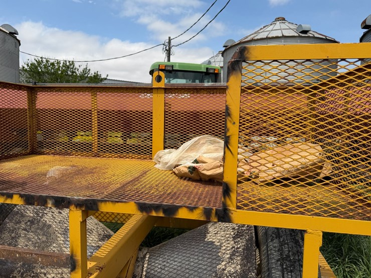 #45251-•-scotts-levee-packer-with-w&a-seeder-image-15