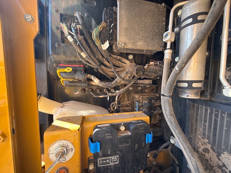 caterpillar-325-image-57