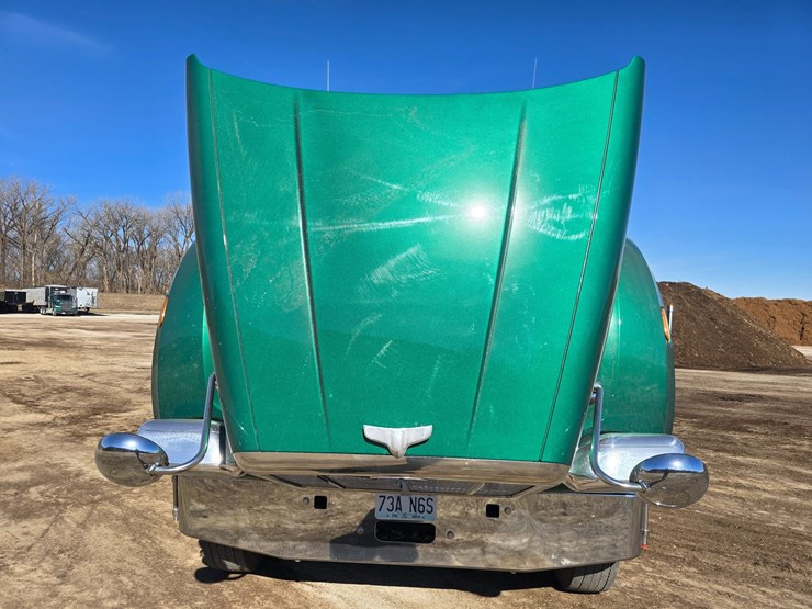 2019-peterbilt-567-image-27