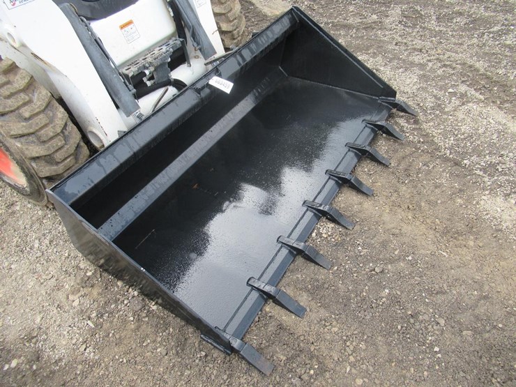 wildcat-80"-skid-steer-tooth-bucket-image-3