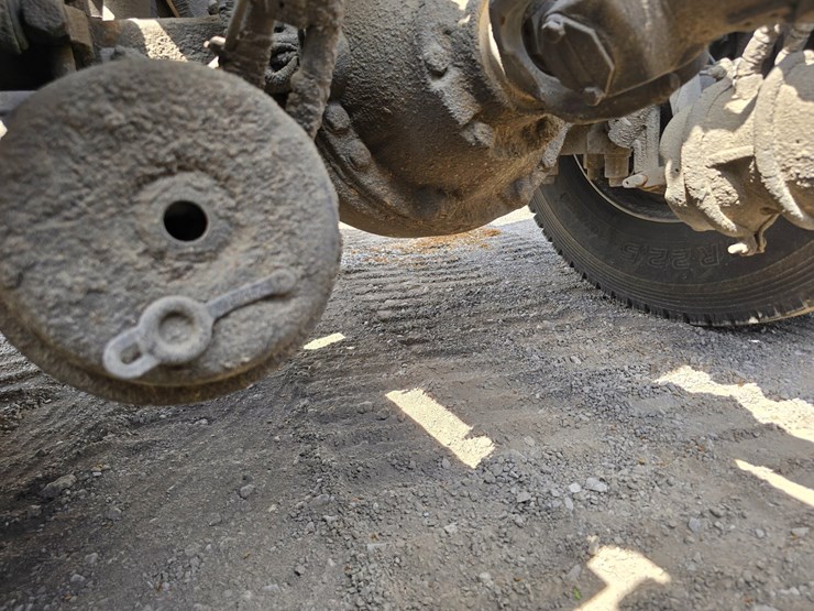 2017-peterbilt-348-image-82